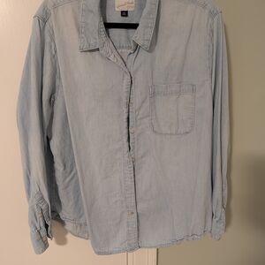 Universal Thread Light Blue Chambray Button Down Shirt